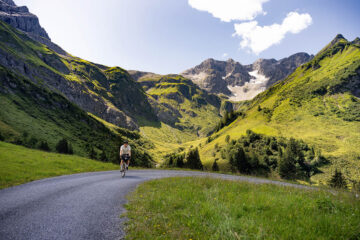 Schotterspaß im Alpenpanorama