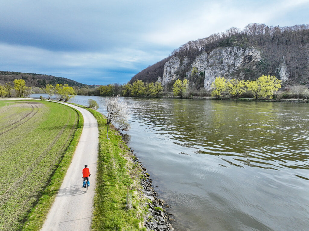 Radfahrer auf dem Donau Radweg