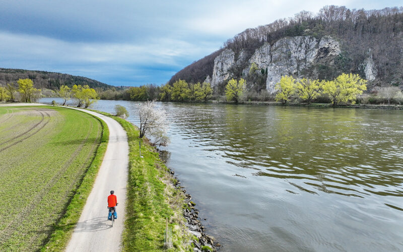 Radfahrer auf dem Donau Radweg